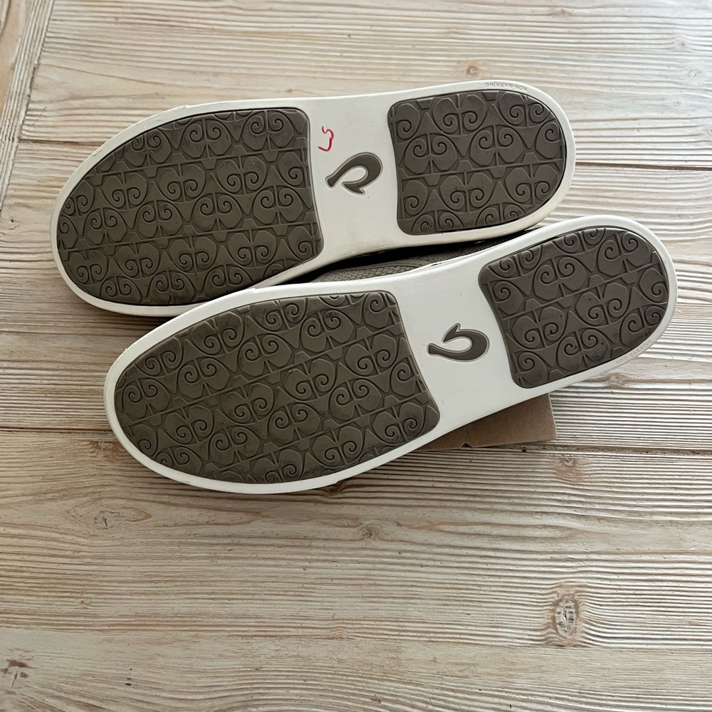 OluKai Pehuea Leather Slip-On Shoes Women’s 9.5 Clay Honu NWT - Picture 4 of 5